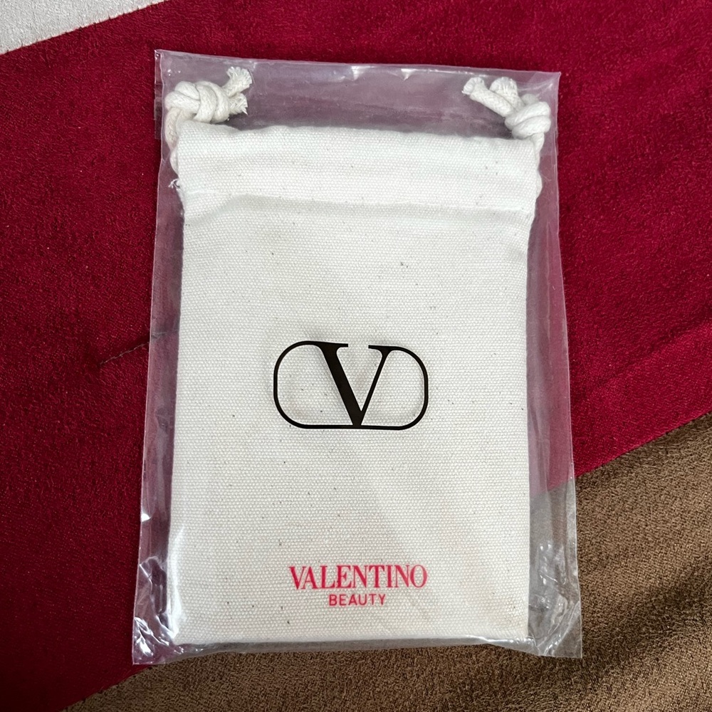 Valentino Gold Compact Makeup Mirror, GWP! - Picture 4 of 5